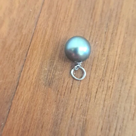 Genuine Tahitian Peacock Pearl Pendant - Picture 5 of 7